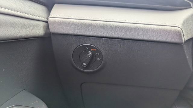 Used 2022 Volkswagen Taos SEL w/ Panoramic Sunroof Package image 29