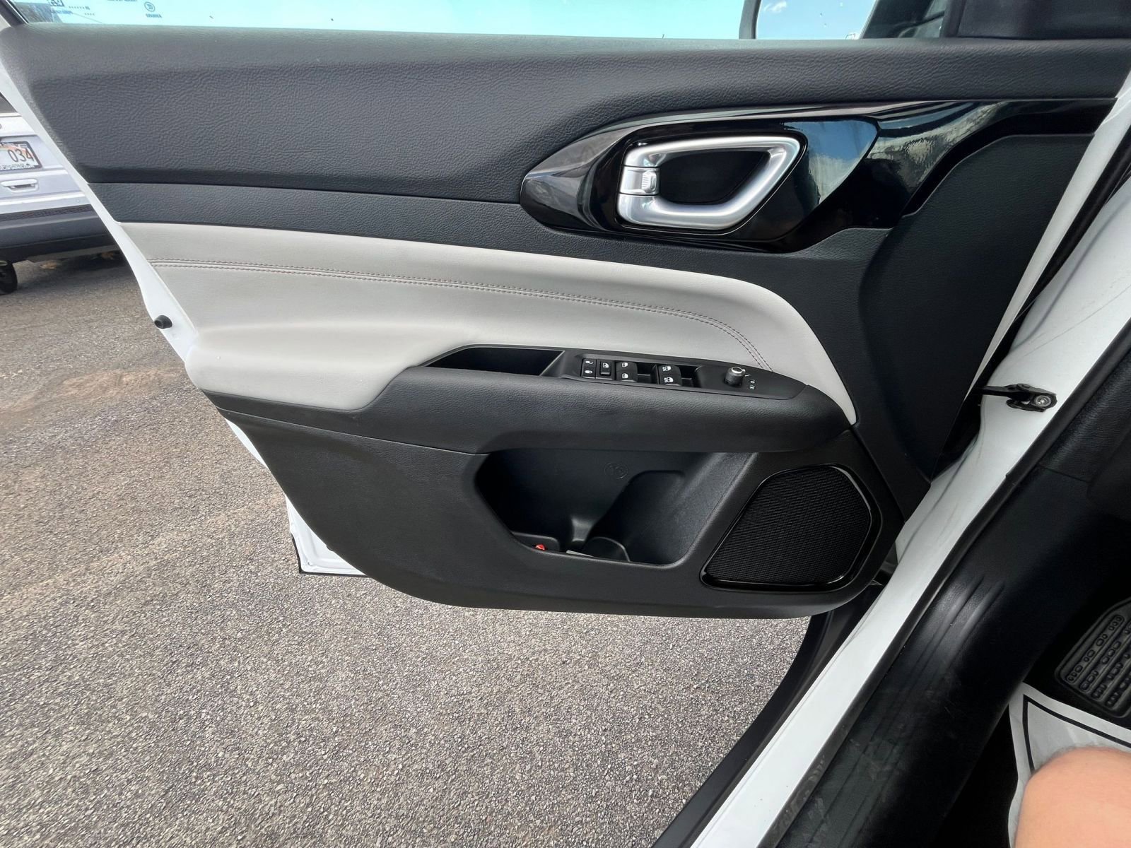 Used 2025 Jeep Compass Limited image 18
