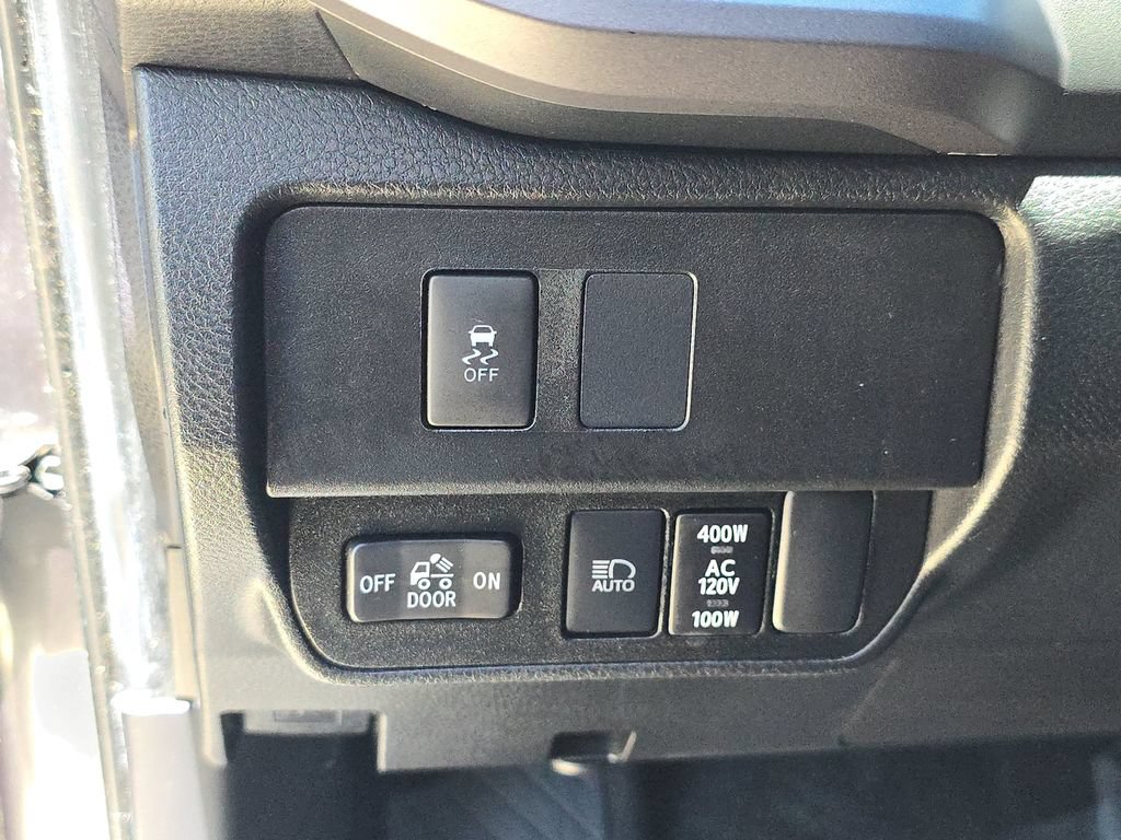 Used 2021 Toyota Tacoma TRD Off-Road w/ Technology Package AWD/4WD image 31
