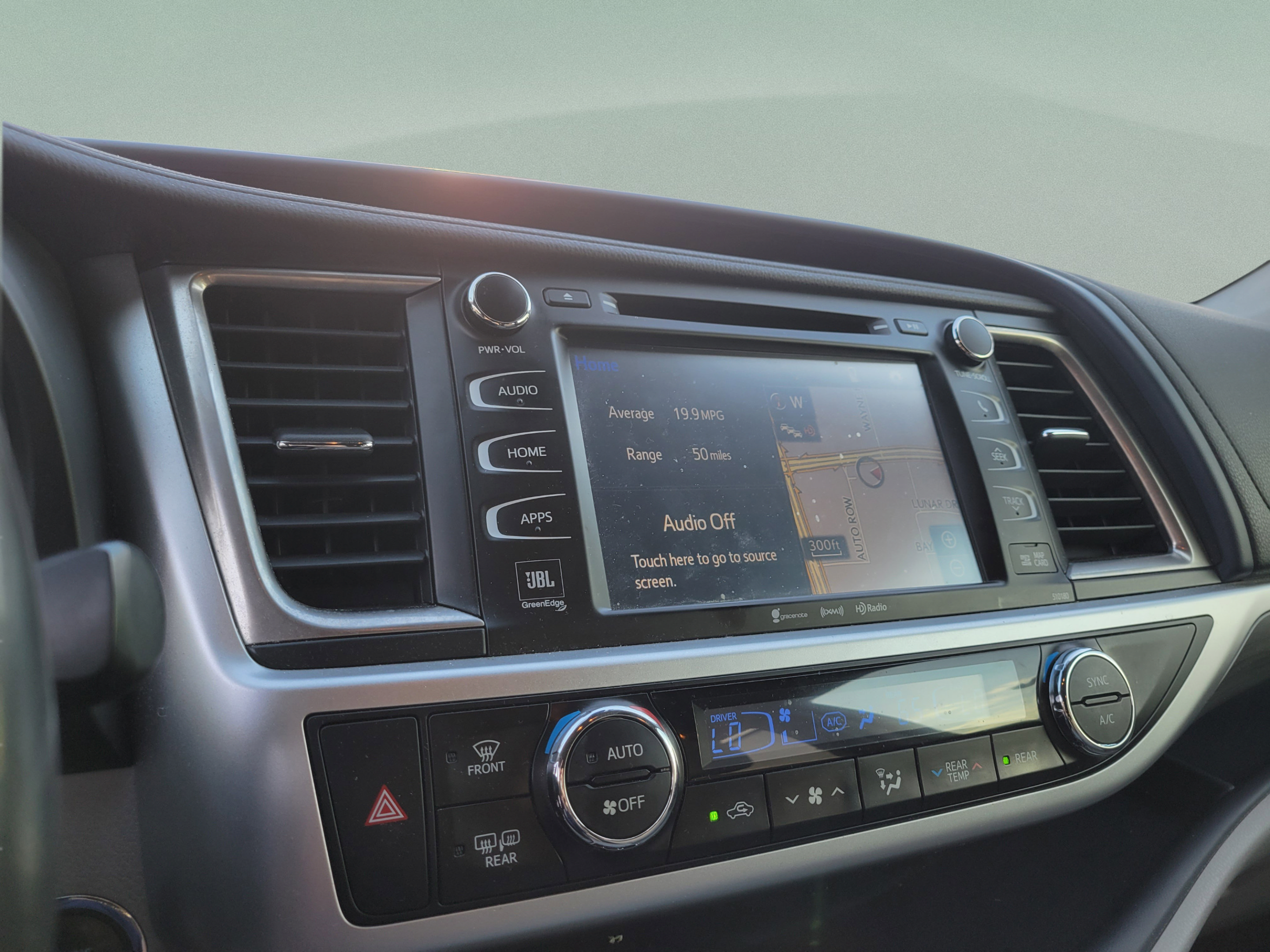 Used 2018 Toyota Highlander Limited Platinum FWD image 18