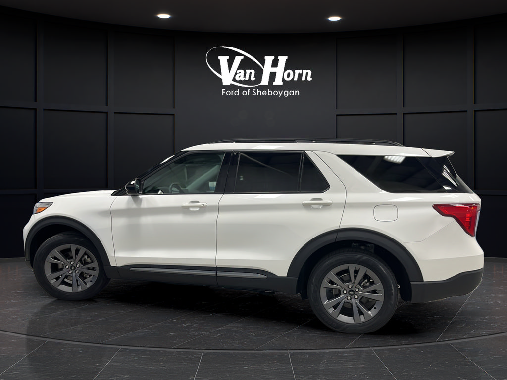 Used 2023 Ford Explorer XLT w/ Equipment Group 202A AWD/4WD image 4