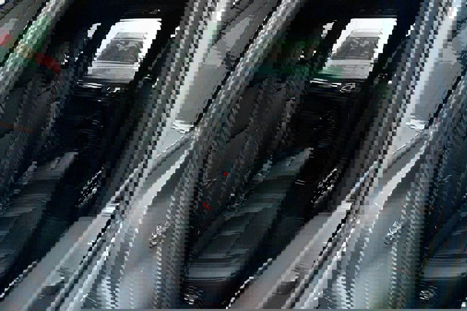 Used 2016 Porsche Cayenne image 32