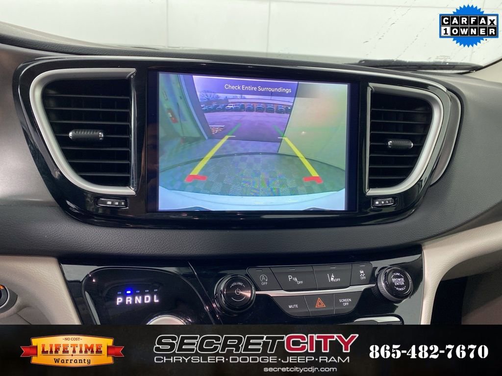 Used 2024 Chrysler Pacifica Touring-L image 21