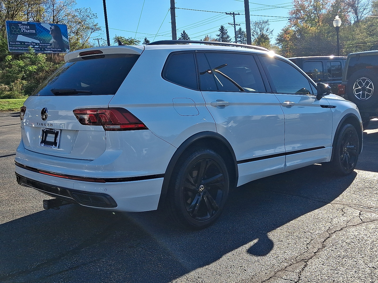 Used 2024 Volkswagen Tiguan SE R-Line FWD image 4