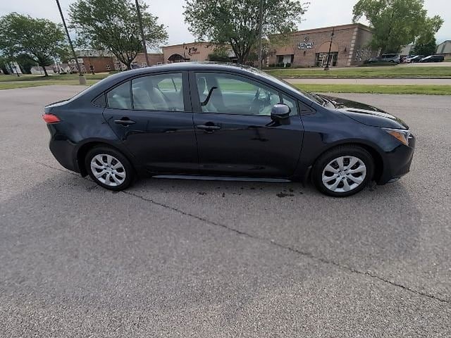 Used 2025 Toyota Corolla LE FWD image 2