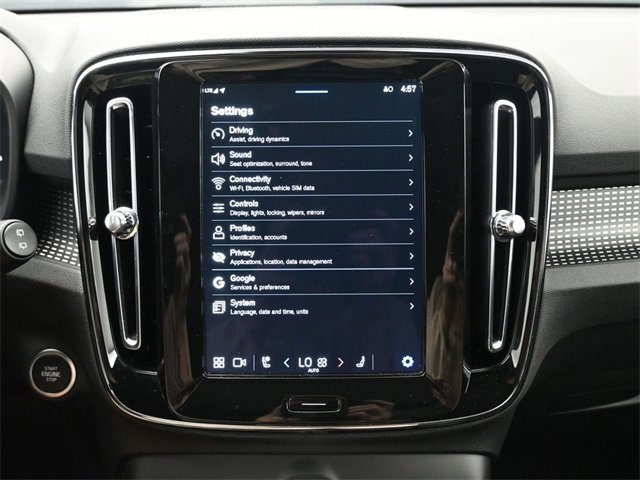 Used 2024 Volvo XC40 B5 Plus image 14