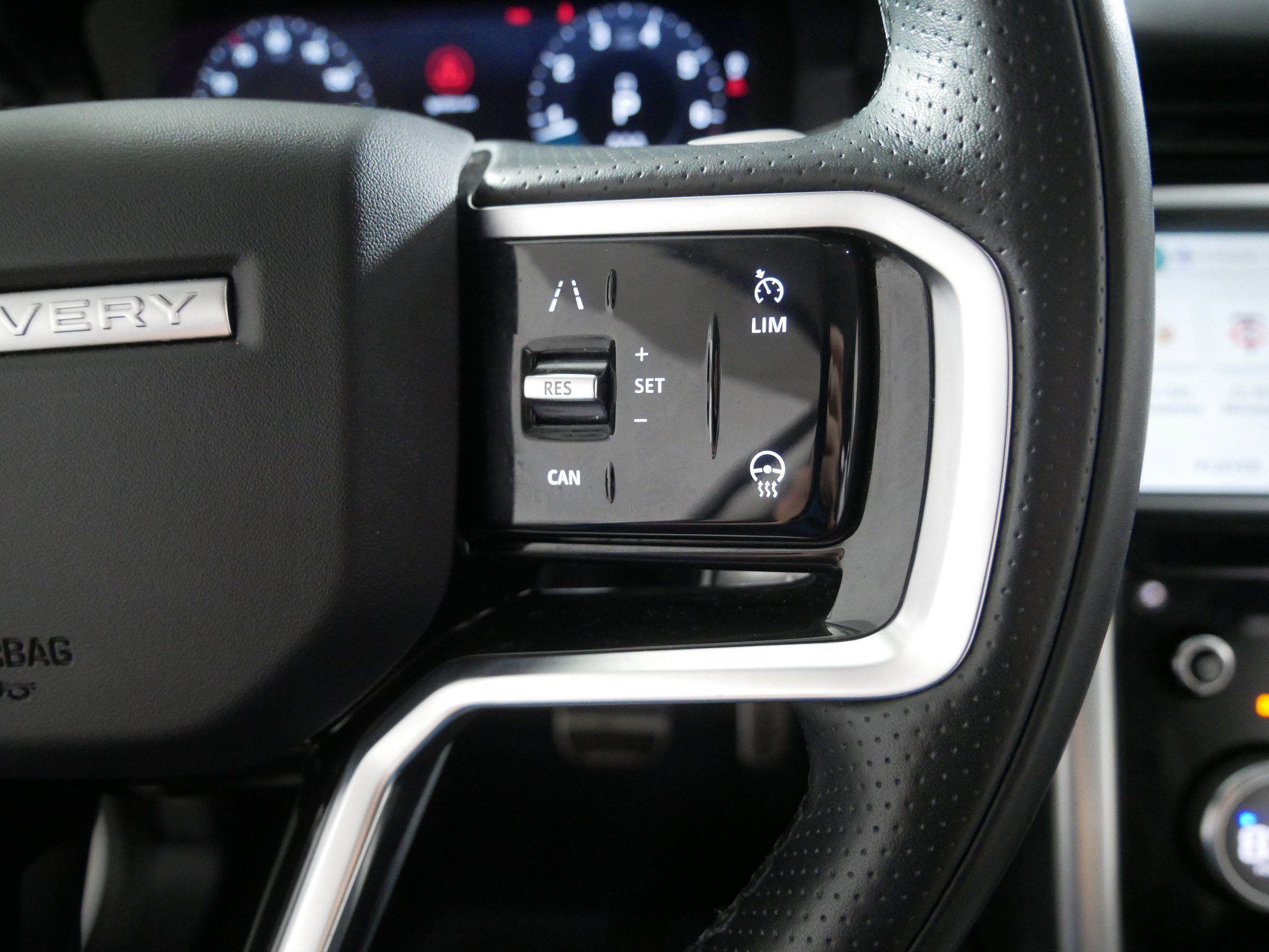 Used 2022 Land Rover Discovery Sport SE R-Dynamic image 28