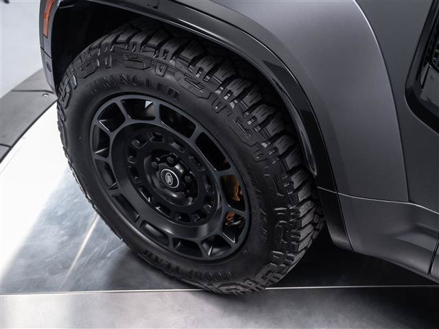 Used 2025 Land Rover Defender 110 AWD/4WD image 20