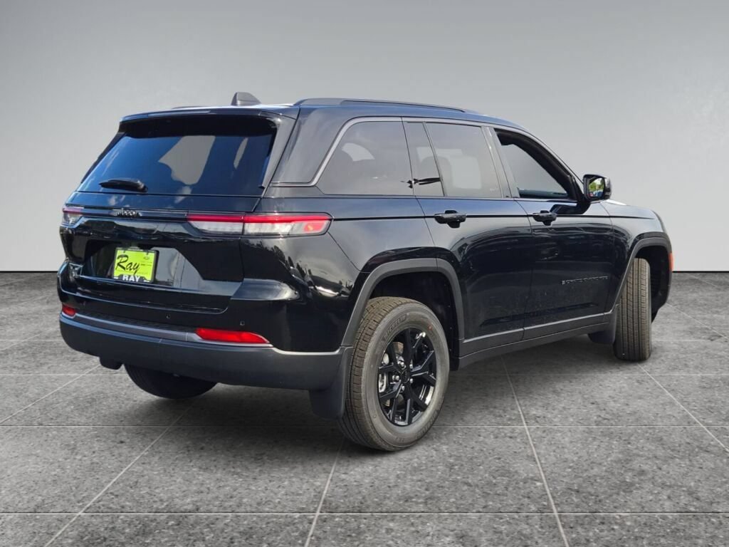 New 2026 Jeep Grand Cherokee Altitude AWD/4WD image 4