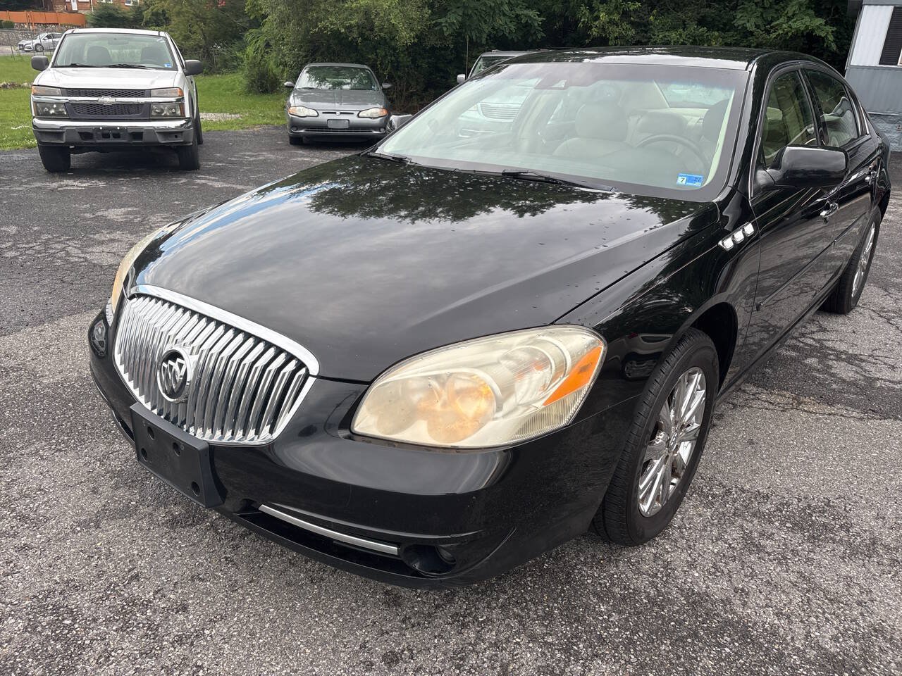 Used 2011 Buick Lucerne CXL FWD image 2