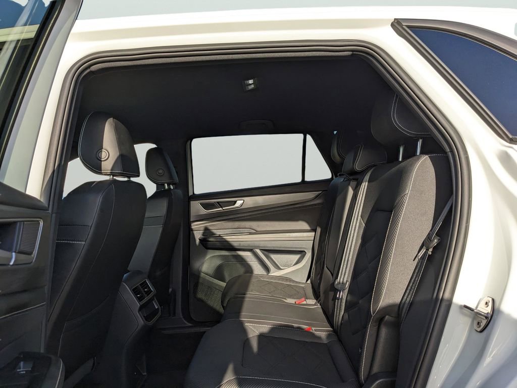 Certified 2025 Volkswagen Atlas Cross Sport SE FWD image 17