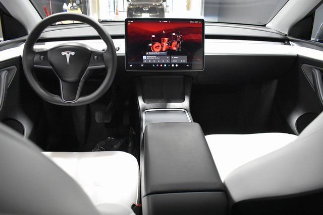 Used 2025 Tesla Model Y Long Range image 13