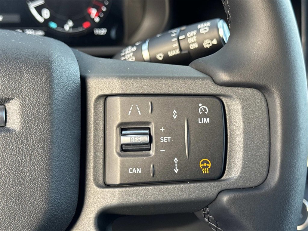 New 2026 Land Rover Defender 110 X-Dynamic SE image 25