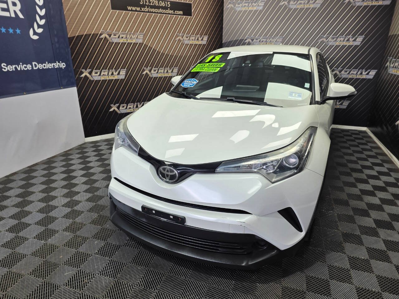 Used 2018 Toyota C-HR XLE FWD image 3