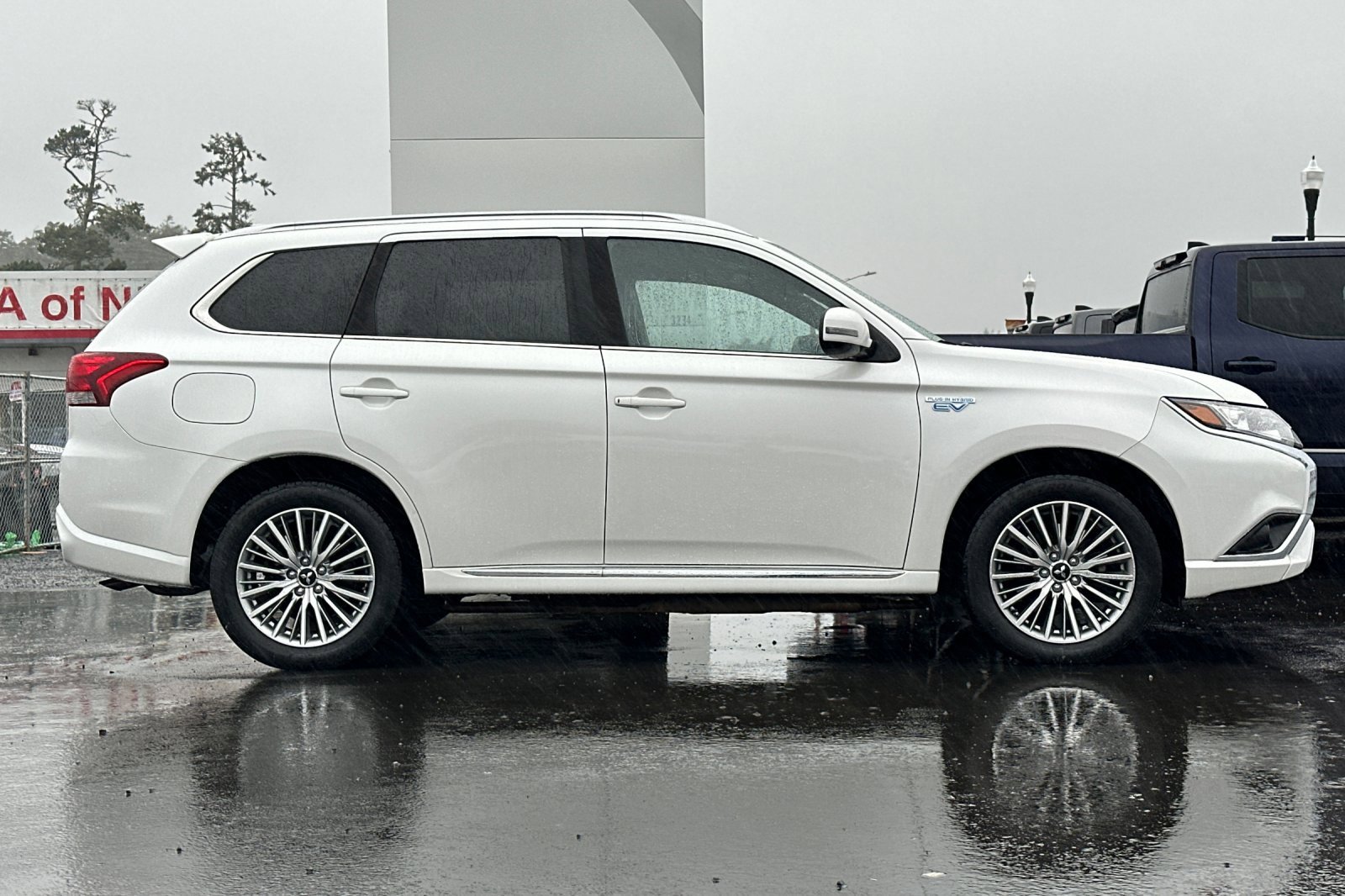 Used 2020 Mitsubishi Outlander SEL image 3