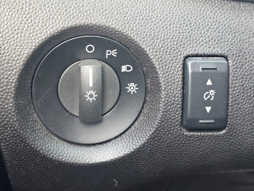 Used 2015 Ford Fiesta SE image 14