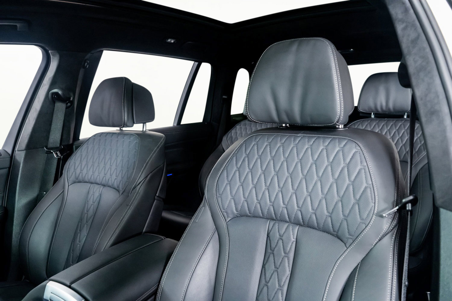 Used 2025 BMW X7 M60i image 3