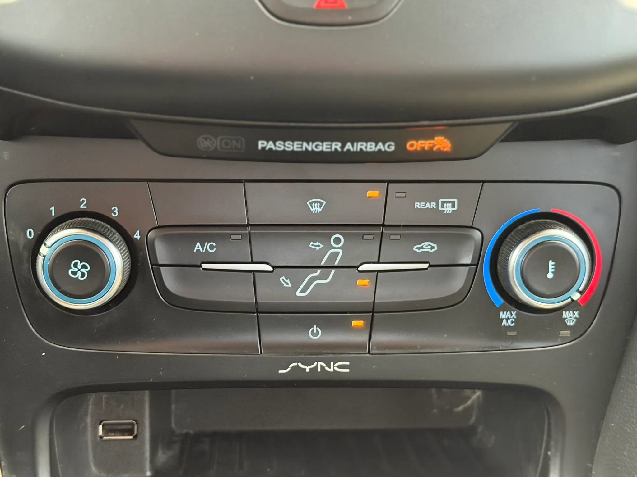 Used 2015 Ford Focus SE FWD image 29