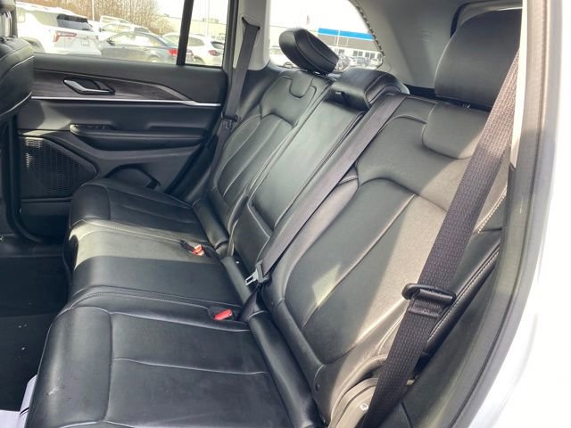 Used 2023 Jeep Grand Cherokee Limited AWD/4WD image 19