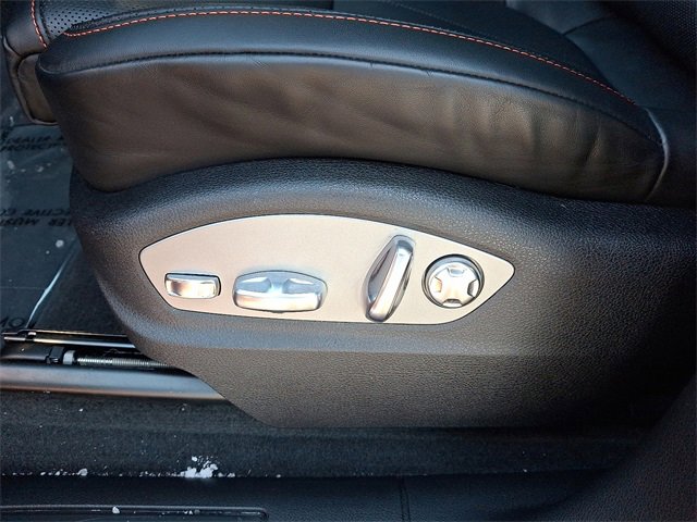 Used 2025 Porsche Macan image 19