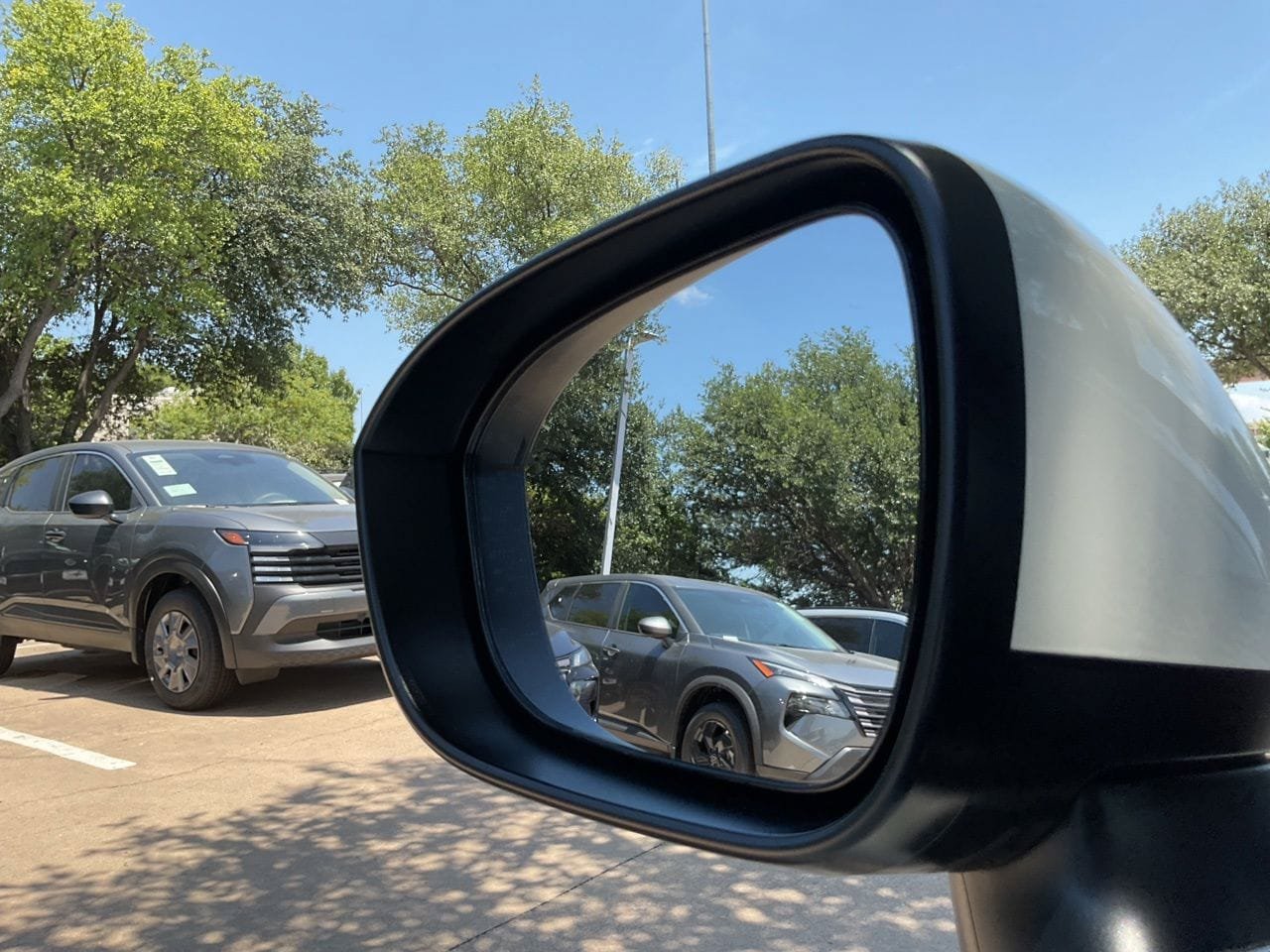 Used 2023 Nissan Rogue Platinum FWD image 18