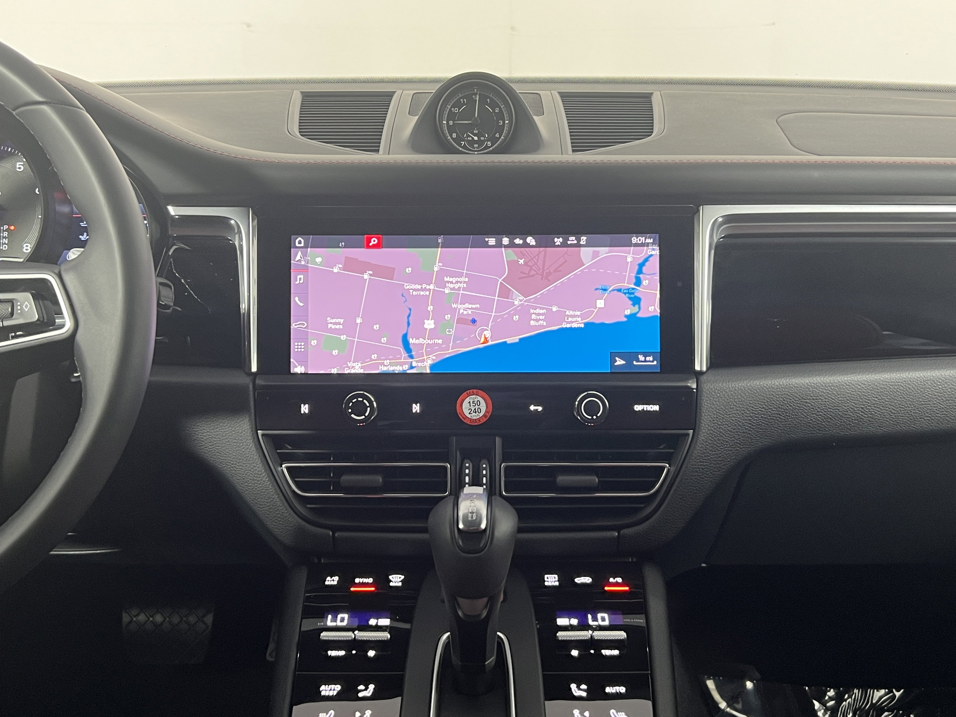 Used 2026 Porsche Macan AWD/4WD image 19