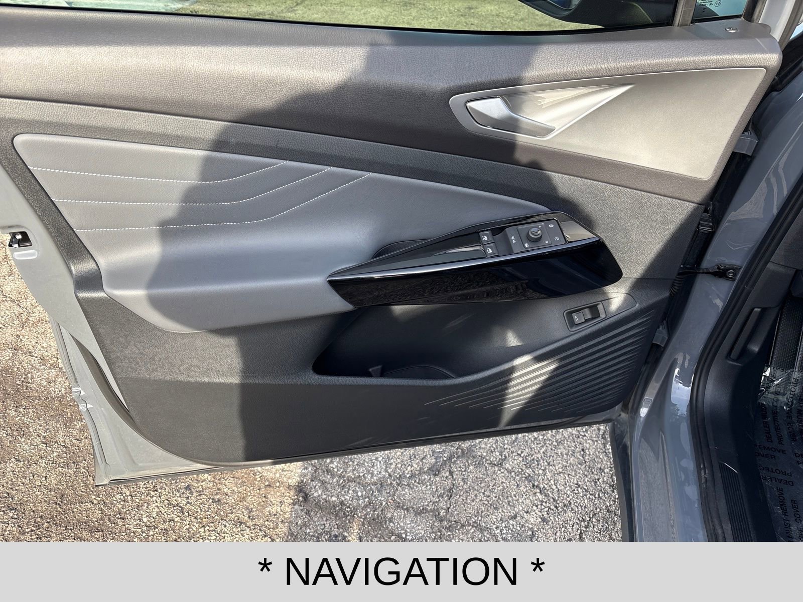 Used 2024 Volkswagen ID.4 Pro S image 10