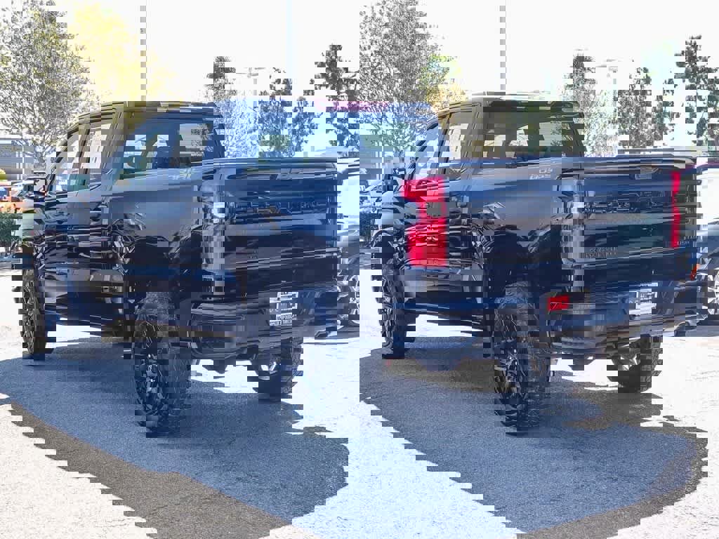 Used 2025 Chevrolet Silverado 1500 Custom Trail Boss w/ Dark Appearance Package image 6