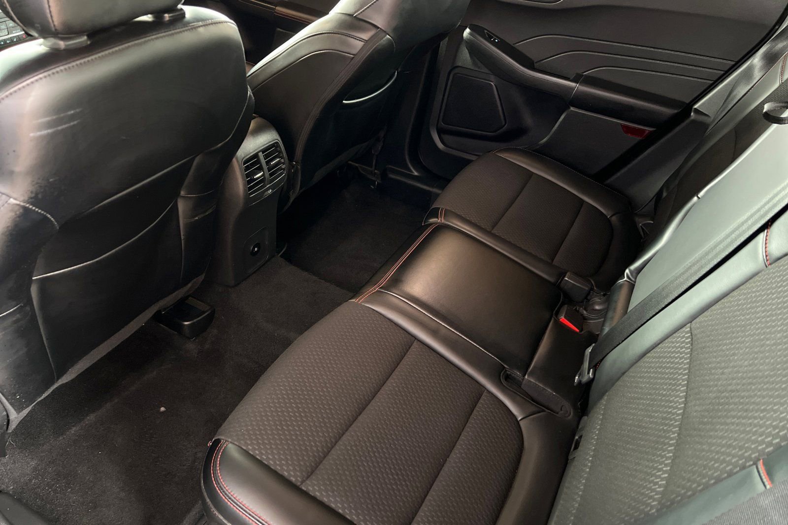 Used 2024 Ford Escape ST-Line image 12