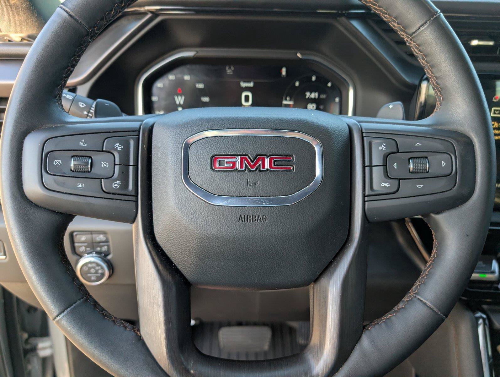 Used 2025 GMC Sierra 1500 AT4 w/ AT4 Premium Package AWD/4WD image 27