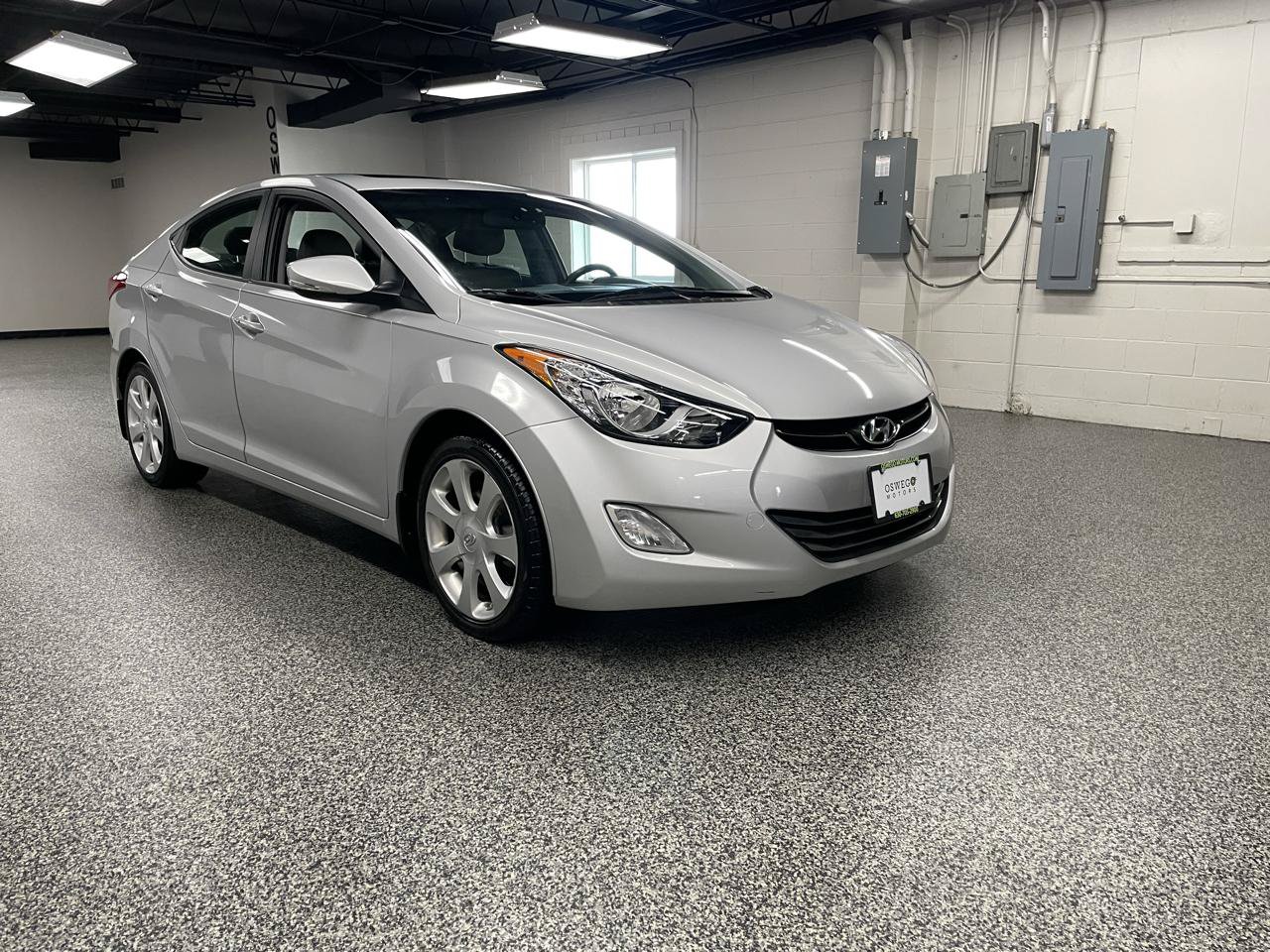 Used 2013 Hyundai Elantra Limited w/ Technology Pkg FWD image 3