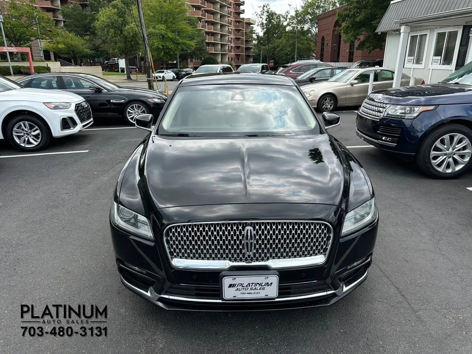 Used 2017 Lincoln Continental Select w/ Climate Package FWD image 4