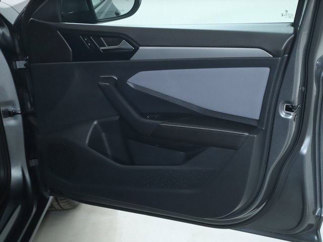 Used 2025 Volkswagen Jetta SE w/ Black Wheel Package image 32