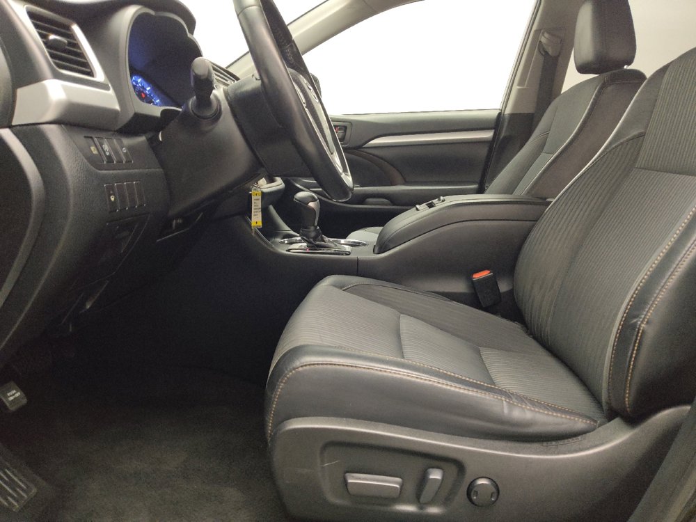 Used 2019 Toyota Highlander Plus image 17