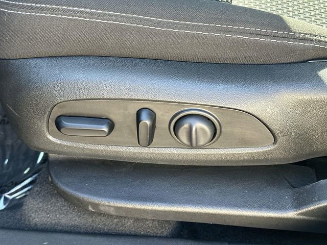 Used 2023 GMC Terrain SLE w/ Driver Convenience Package image 32