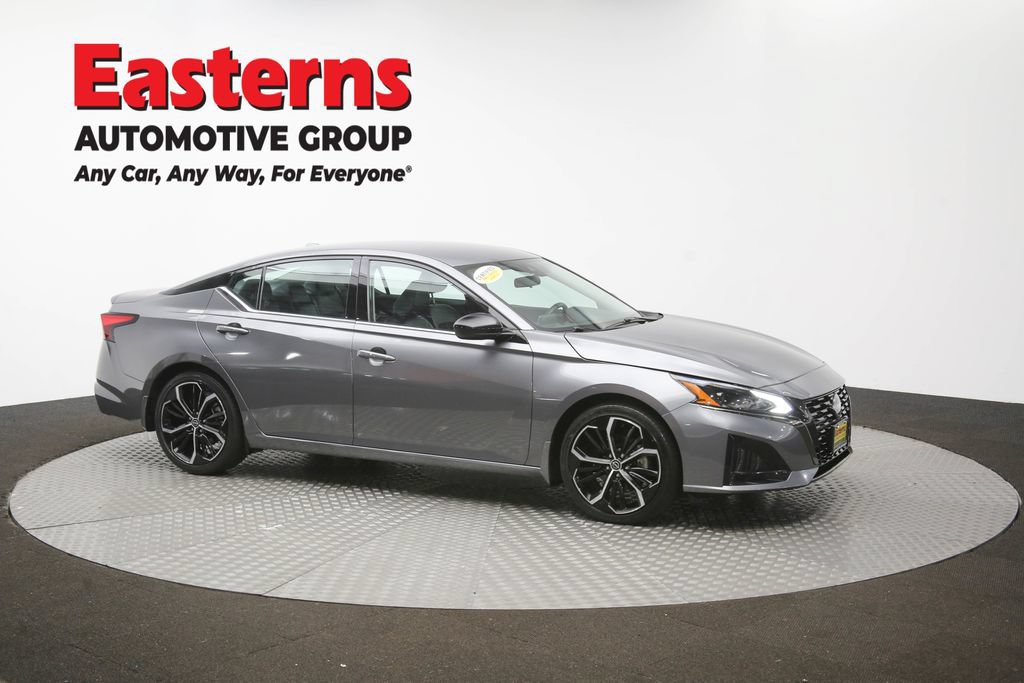 Used 2023 Nissan Altima 2.5 SR FWD image 46