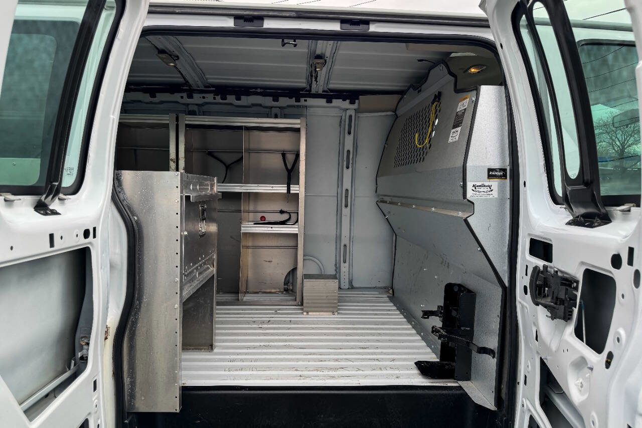 Used 2018 Chevrolet Express 2500 w/ Driver Convenience Package image 12