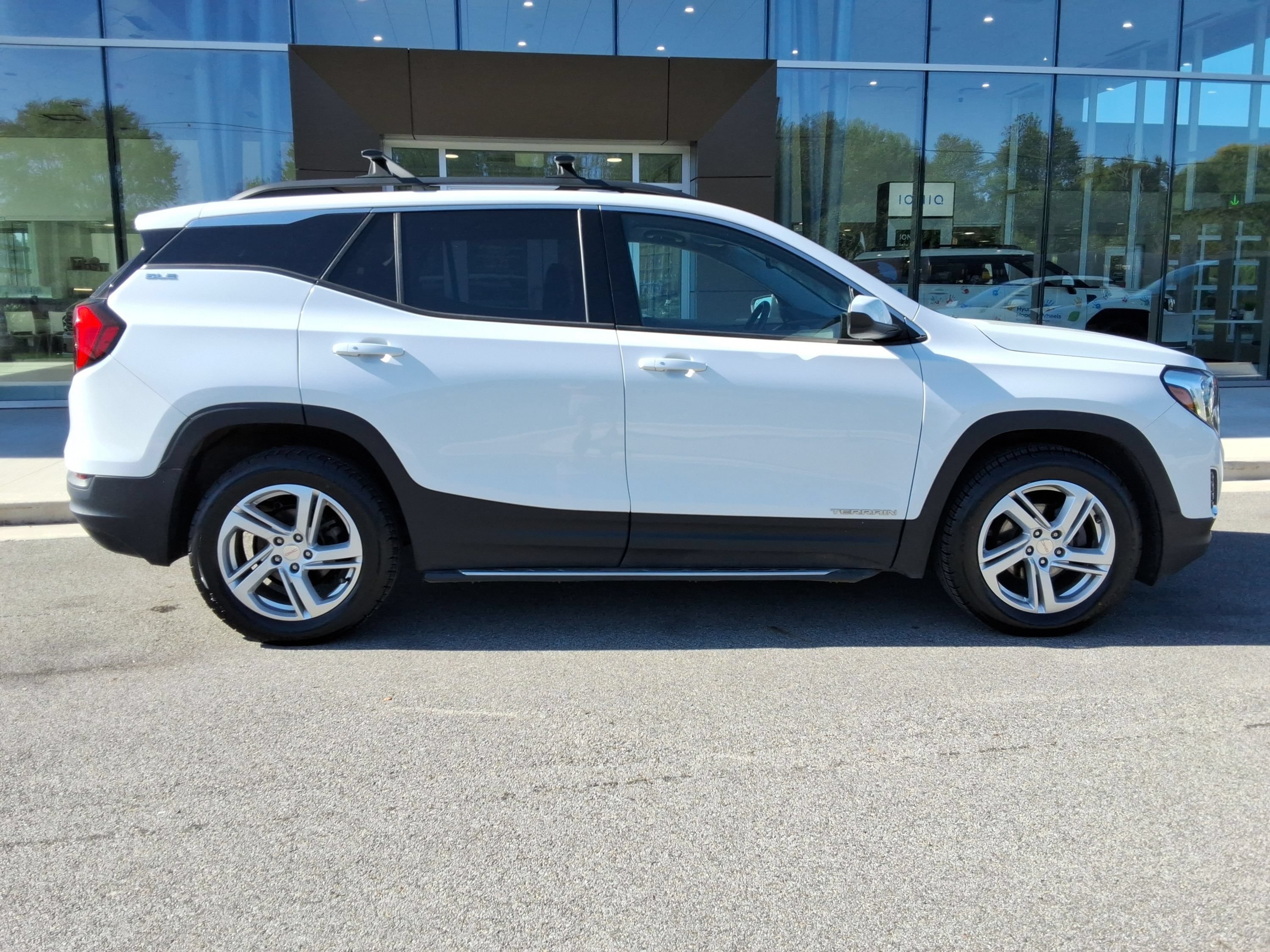 Used 2020 GMC Terrain SLE w/ Driver Convenience Package AWD/4WD image 15