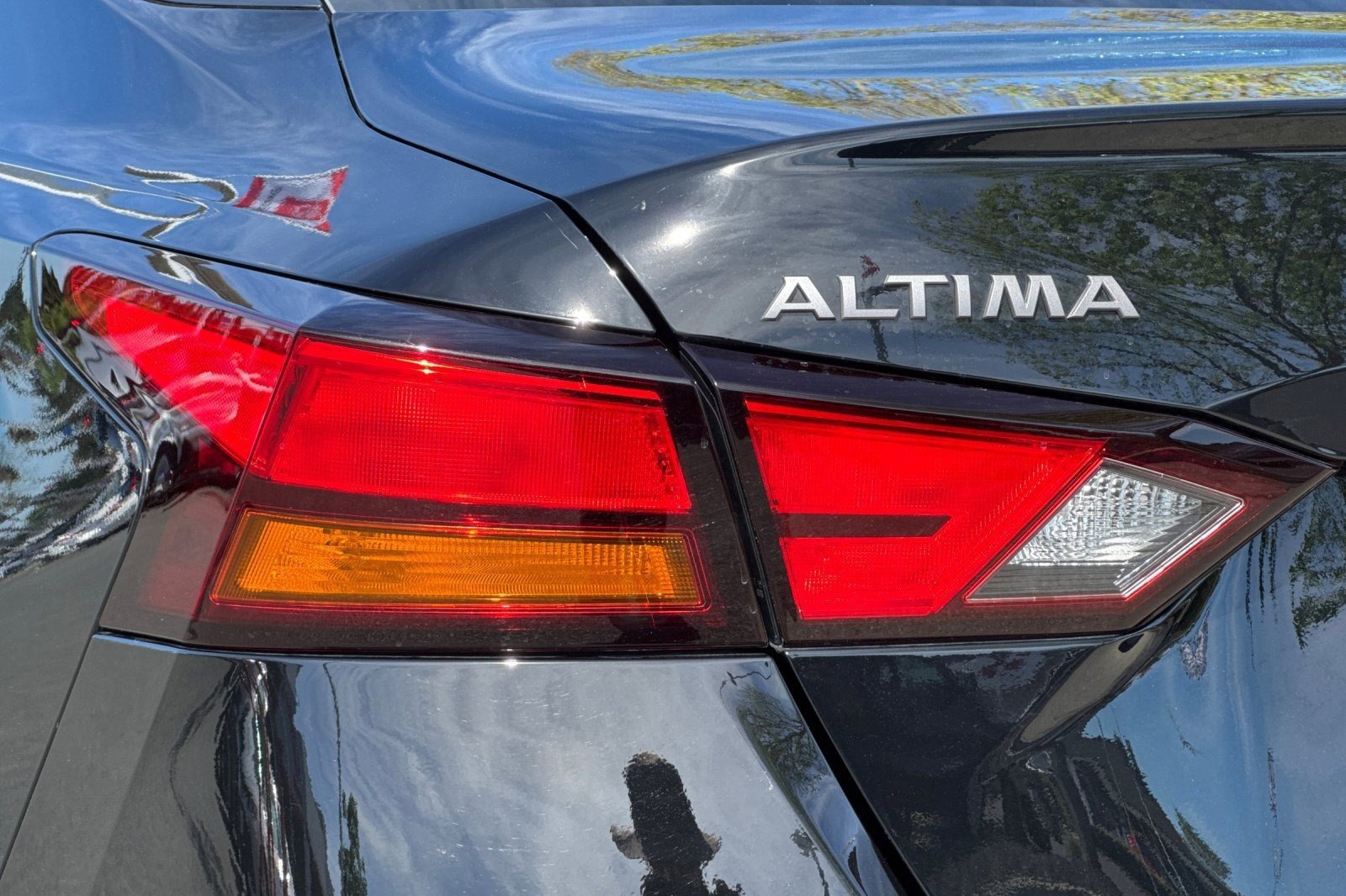 Used 2025 Nissan Altima 2.5 SV image 11