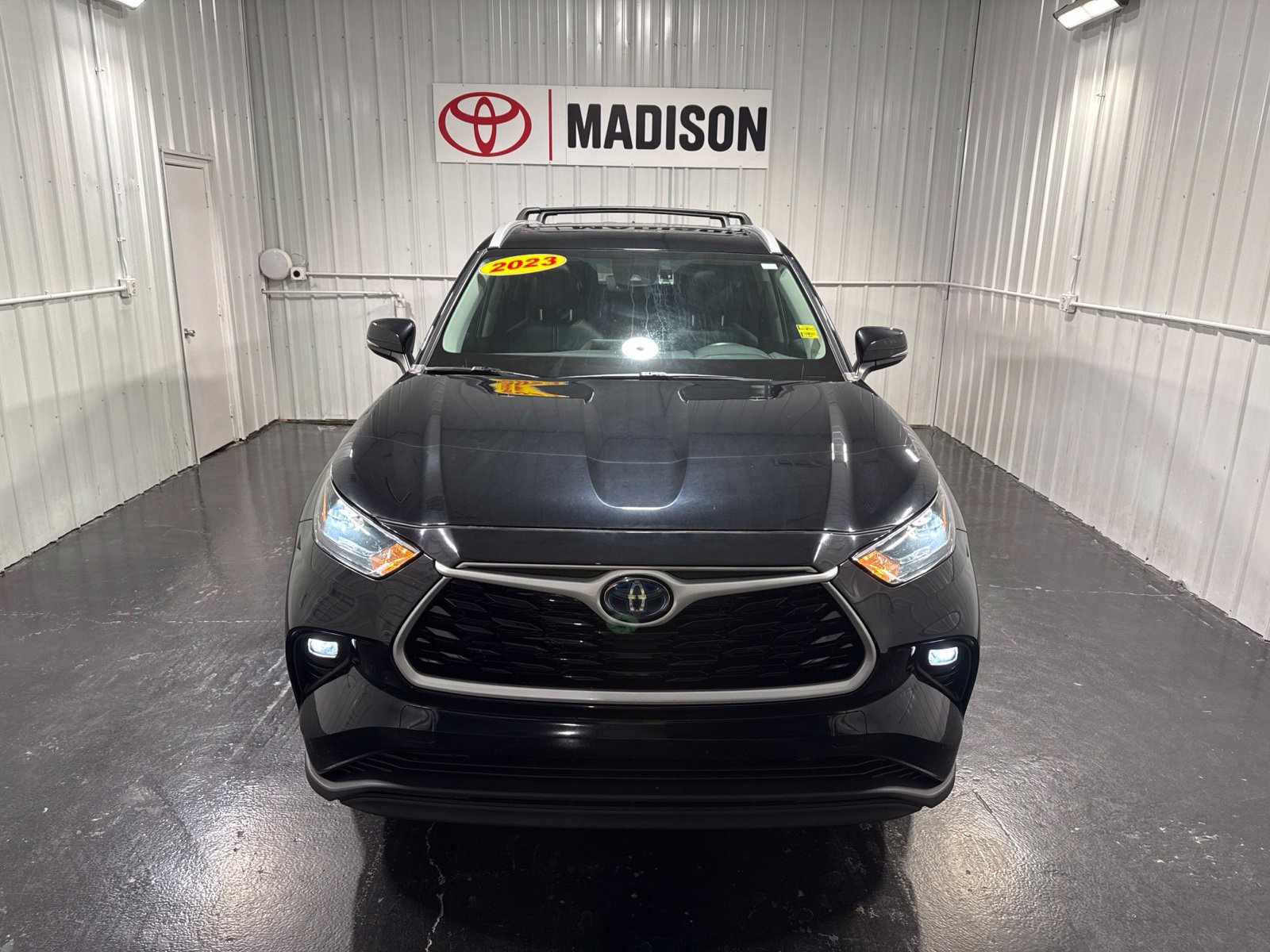 Used 2023 Toyota Highlander XLE w/ Protection Package #3 (TMS) AWD/4WD image 7