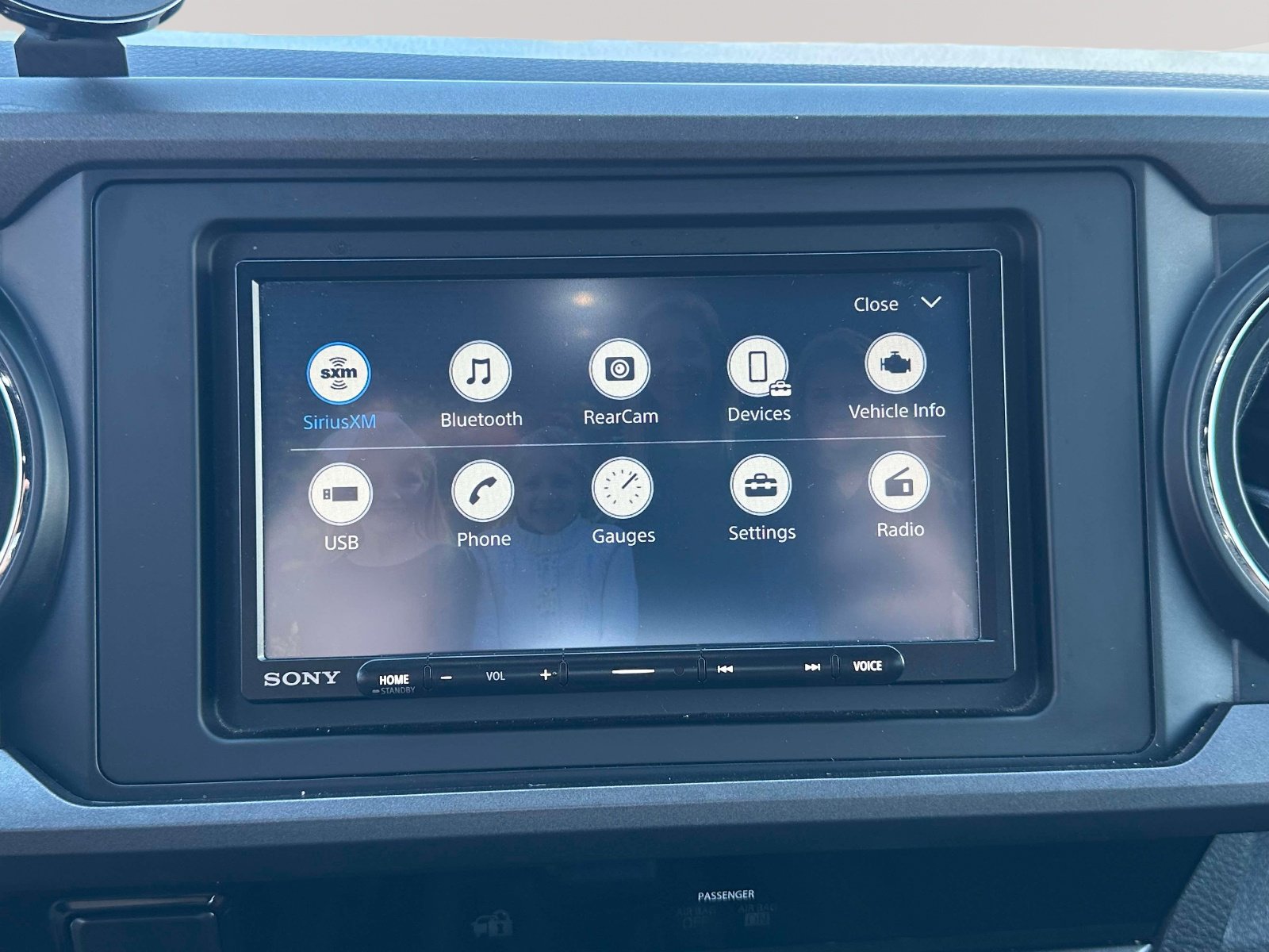 Used 2017 Toyota Tacoma TRD Sport w/ Tow Package (A/T) image 9