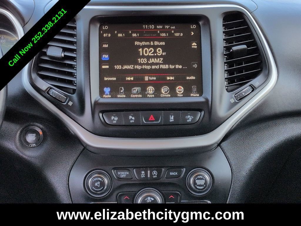 Used 2017 Jeep Cherokee Overland w/ Technology Group AWD/4WD image 21