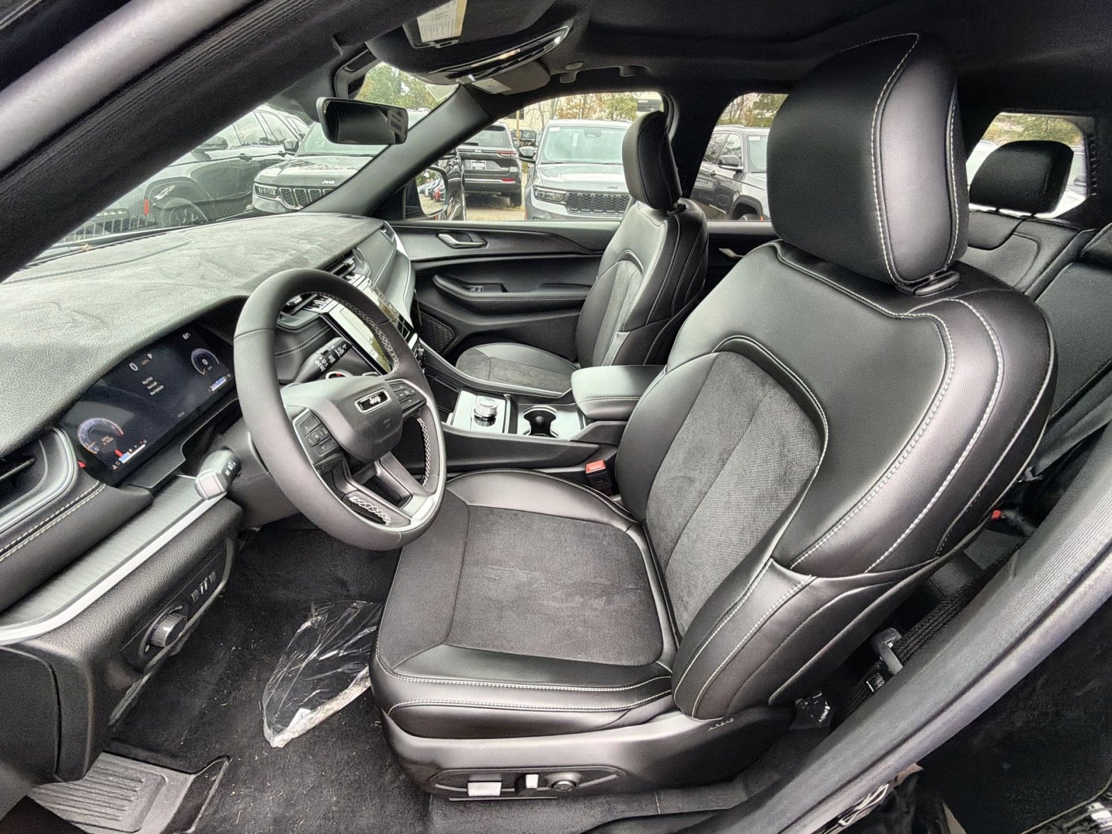 New 2025 Jeep Grand Cherokee Altitude image 13