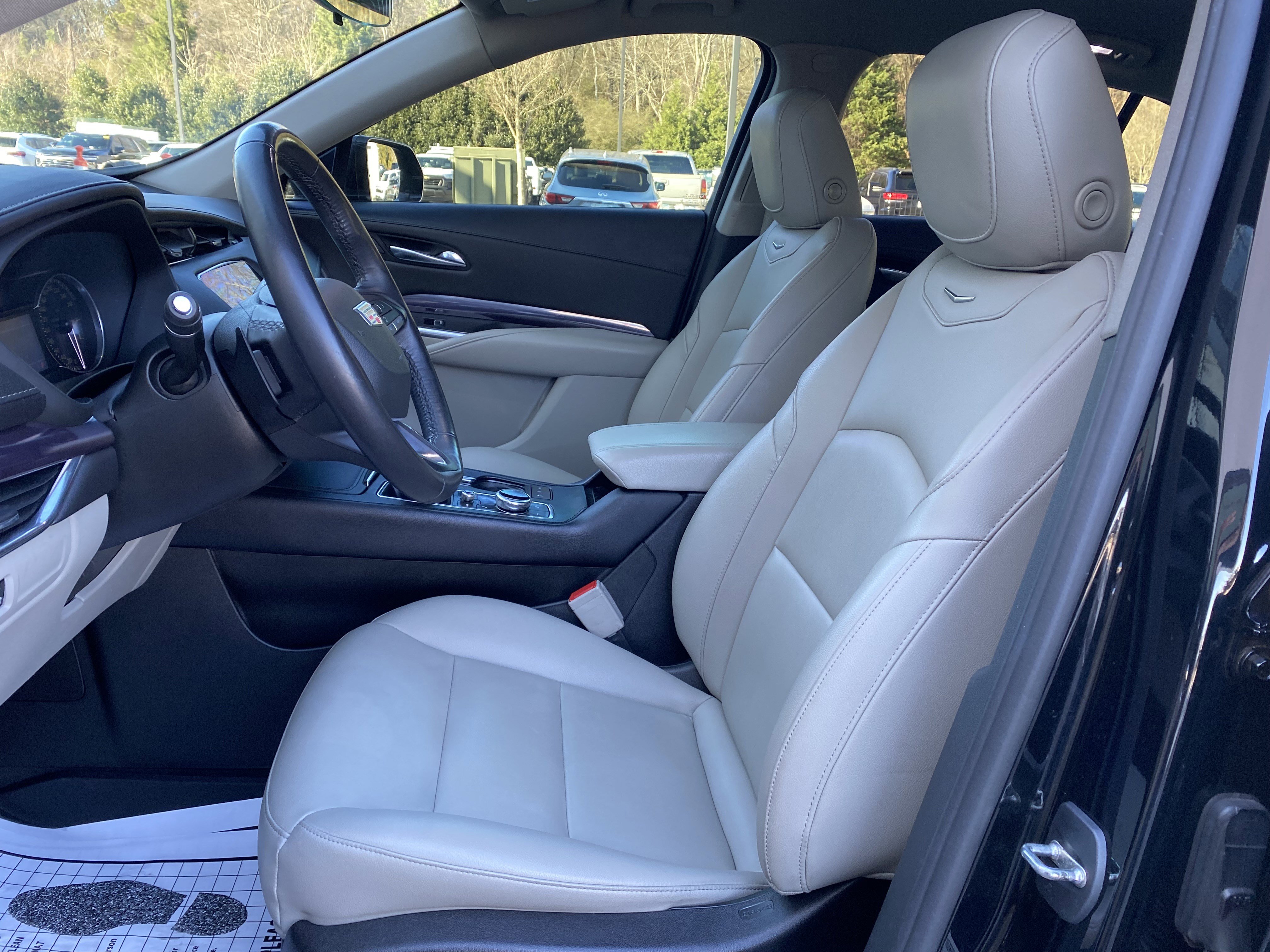 Used 2021 Cadillac XT4 Luxury image 16