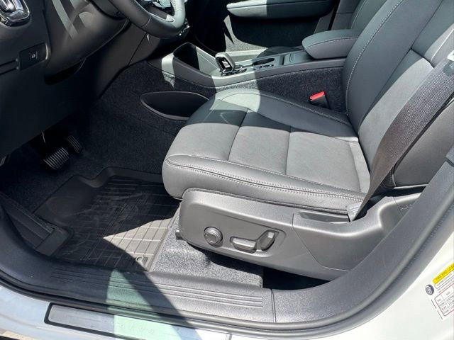 New 2025 Volvo XC40 B5 Core w/ Protection Package image 16