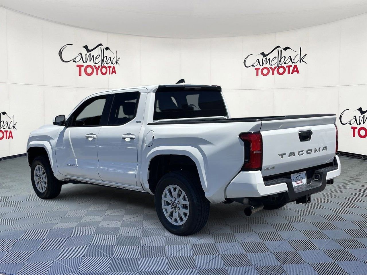 Used 2025 Toyota Tacoma SR5 AWD/4WD image 6