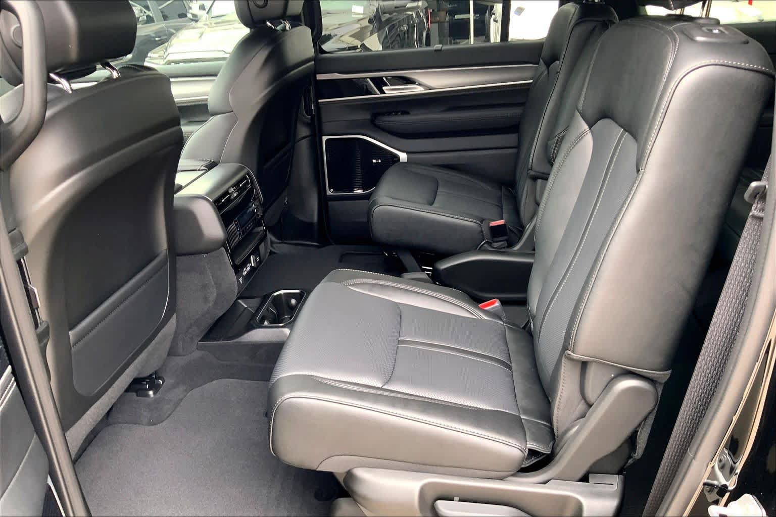 New 2026 Jeep Grand Wagoneer L Limited AWD/4WD image 20