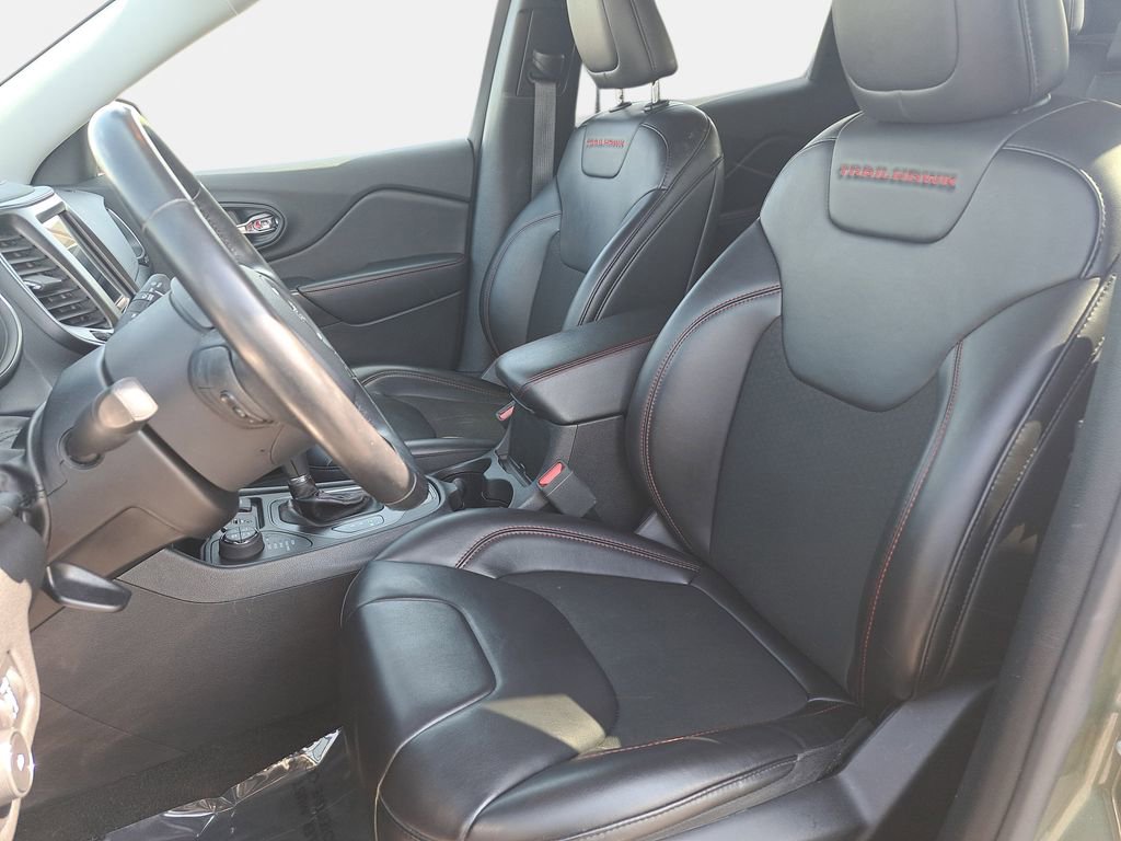 Used 2019 Jeep Cherokee Trailhawk w/ Cold Weather Group AWD/4WD image 15
