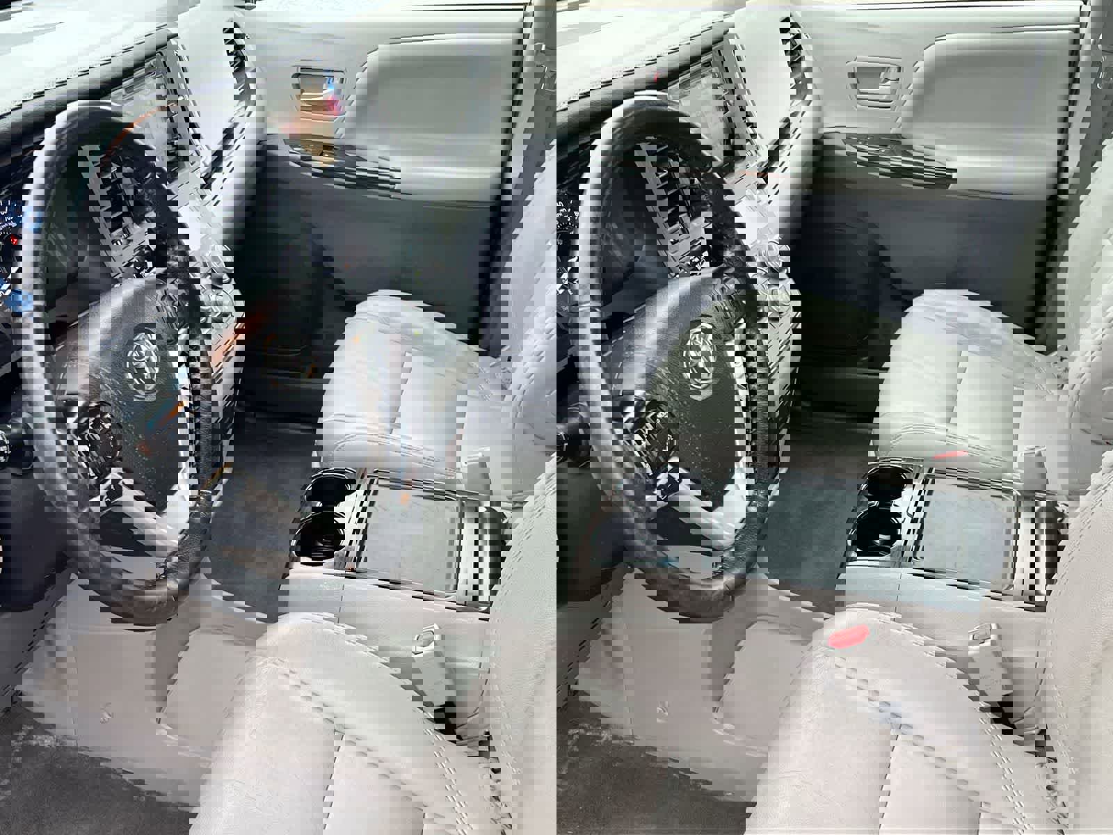 Used 2015 Toyota Sienna XLE Premium image 10