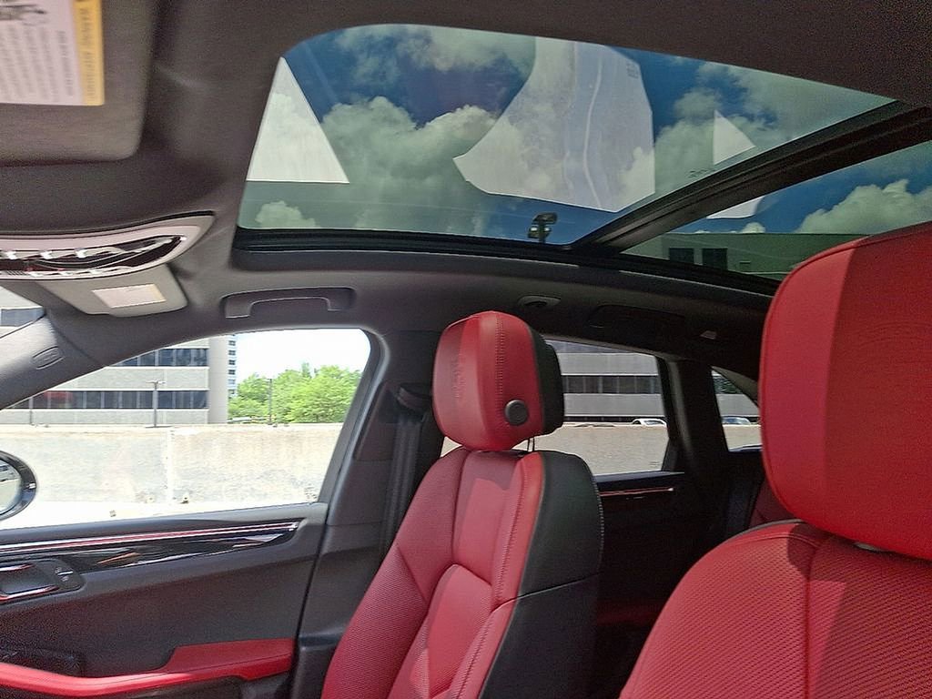 Used 2025 Porsche Macan image 16
